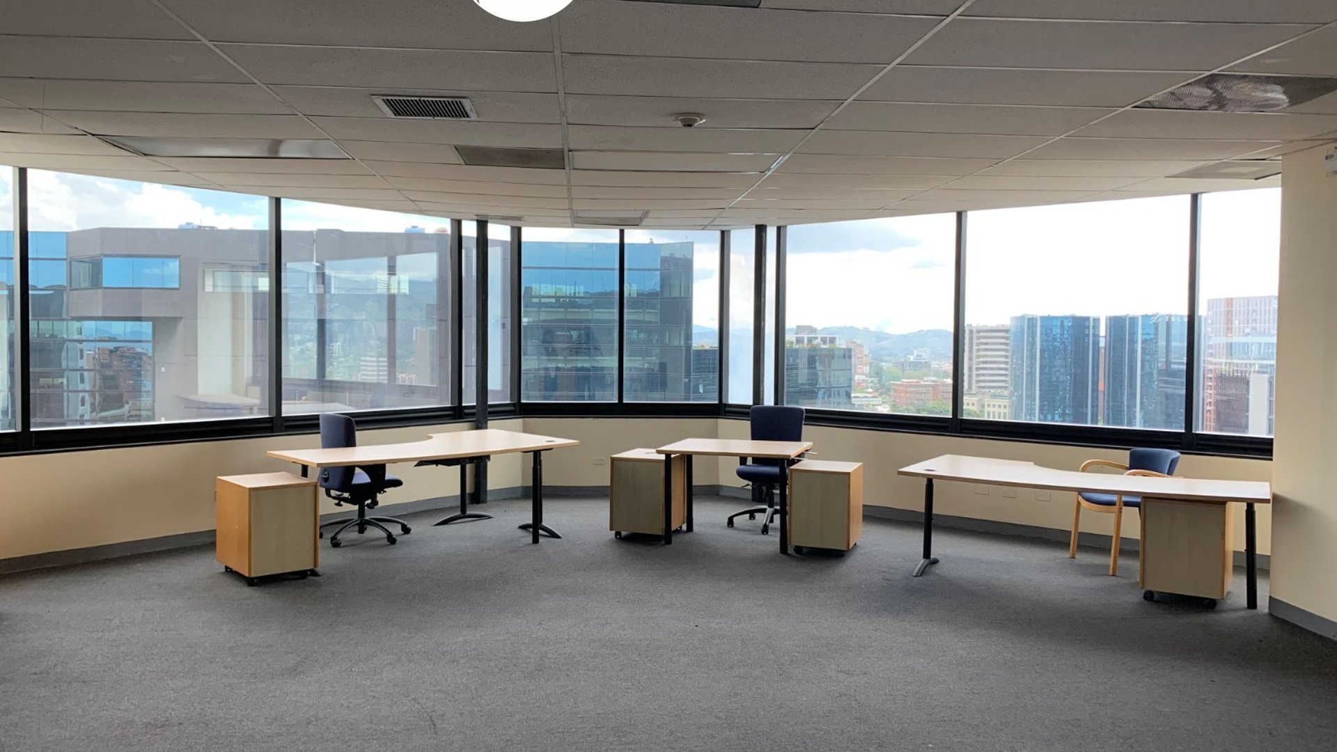 Oficina en renta Penthouse en Zona 10 - Miniatura 9
