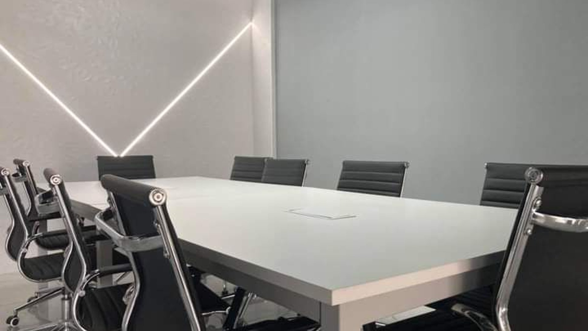 Alquilo oficinas tipo coworkin en Zona 10 Edificio Geminis 10