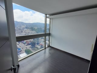 Oficina en Torino 1 Zona 10 | Nivel alto y espacios amplios - Image 11