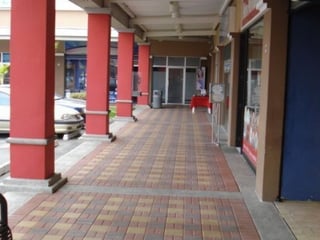 Se renta local en centro comercial en Villa Nueva - 3