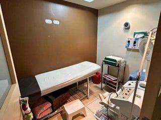 Vendo / Alquilo Oficina/clinica en Edificio Multimedica zona 15 - 3