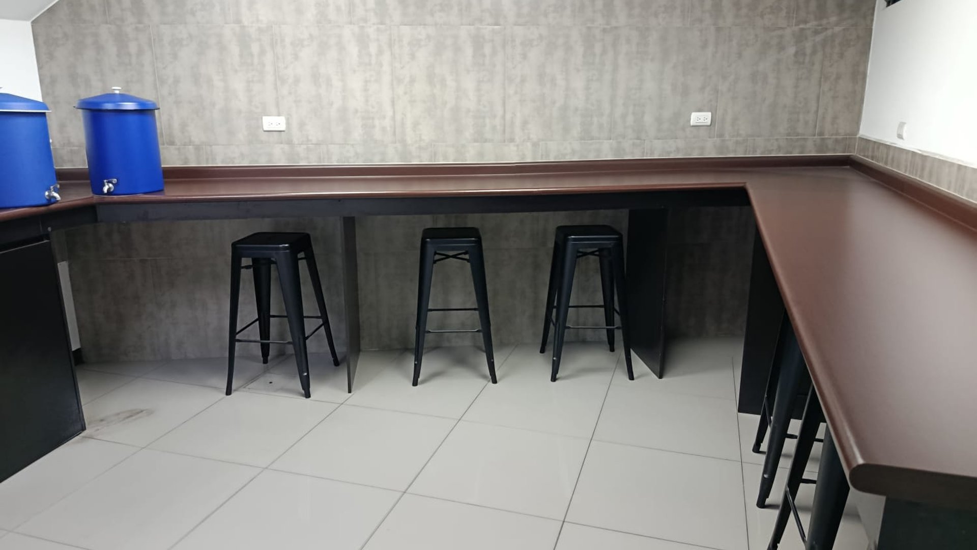 ALQUILO LINDAS Y ECONOMICAS OFICINAS EN ZONA 12 - Miniatura 6