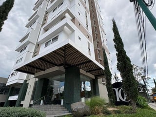 Apartamento en Venta Edificio Marqués de Oakland Zona 10 - Image 1