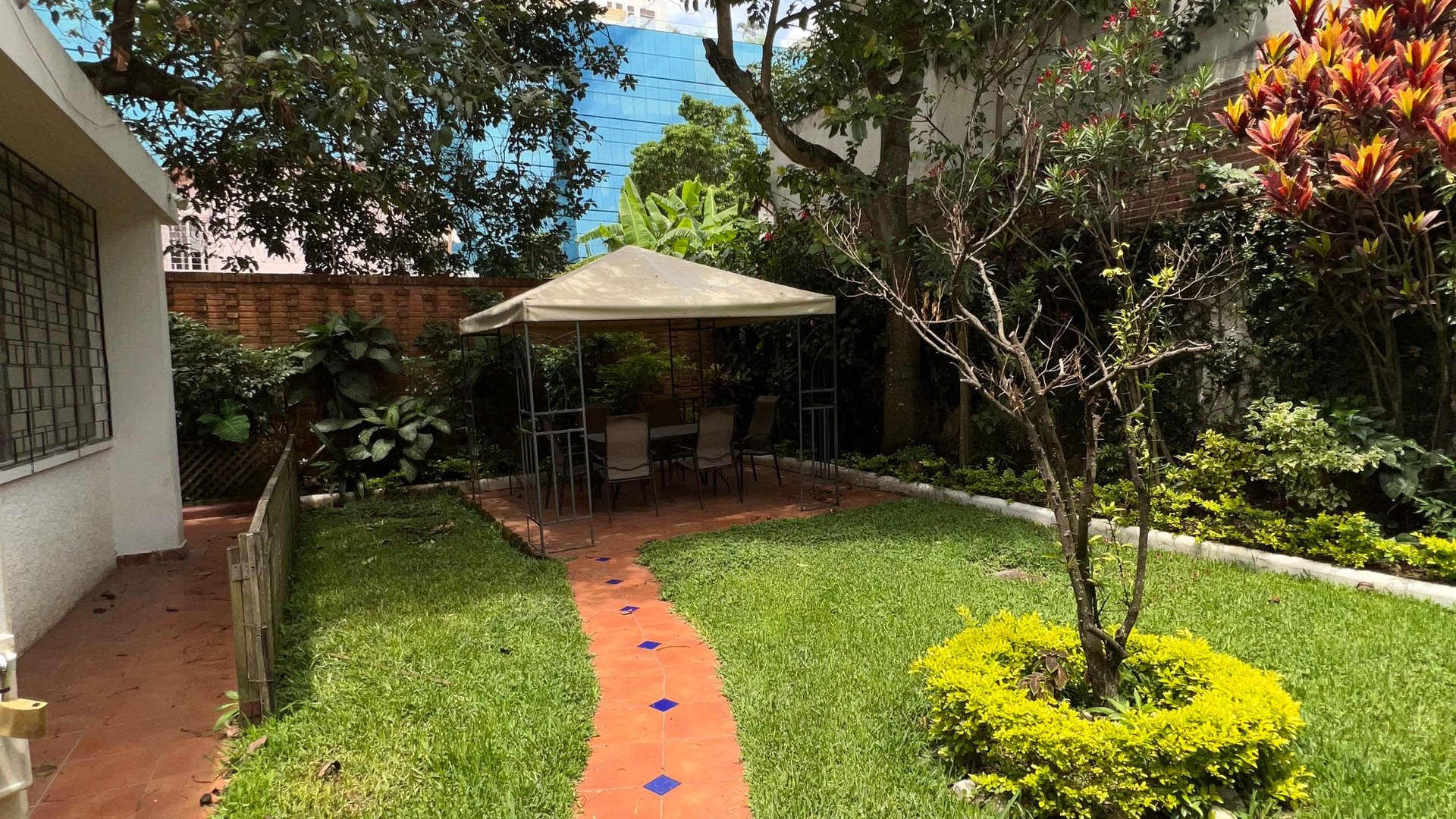CASA IDEAL PARA OFICINAS EN RENTA ZONA 10 - Miniatura 13