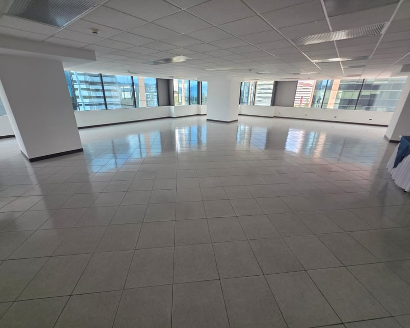 Oficina en renta nivel medio en zona 14 area centrica Ref-5286