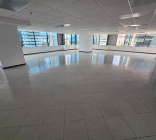 Oficina en renta nivel medio en zona 14 area centrica Ref-5286