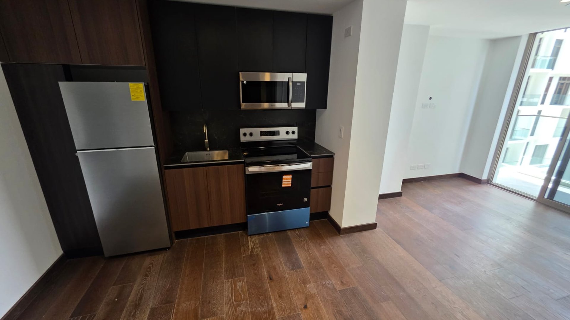 Apartamento en renta de 1 habitacion con gimnasio en zona 10 Ref-5923