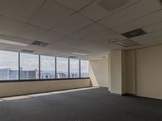Oficina de 2 niveles en renta en edificio centrico de zona 10 Ref-5889 - 5
