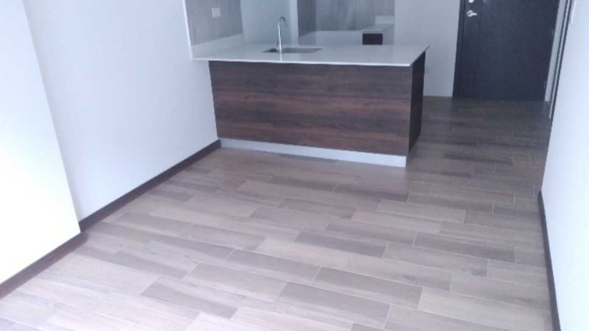 Rento apartamento nuevo Torre Asunción Sur, Zona 5 - Miniatura 2