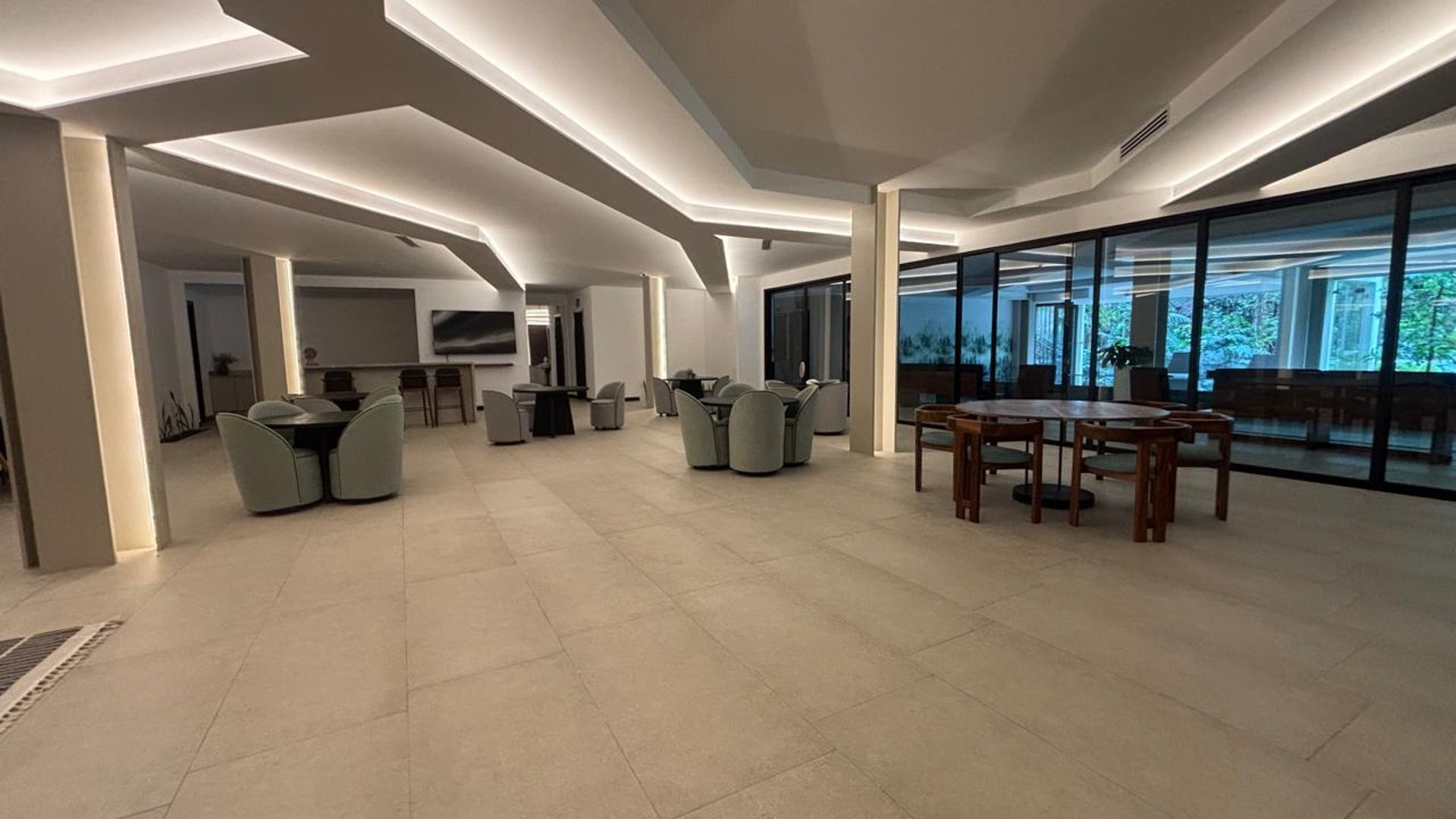 Apartamento en Alquiler / Venta Edificio Azores zona 15 VH2 - Miniatura 23