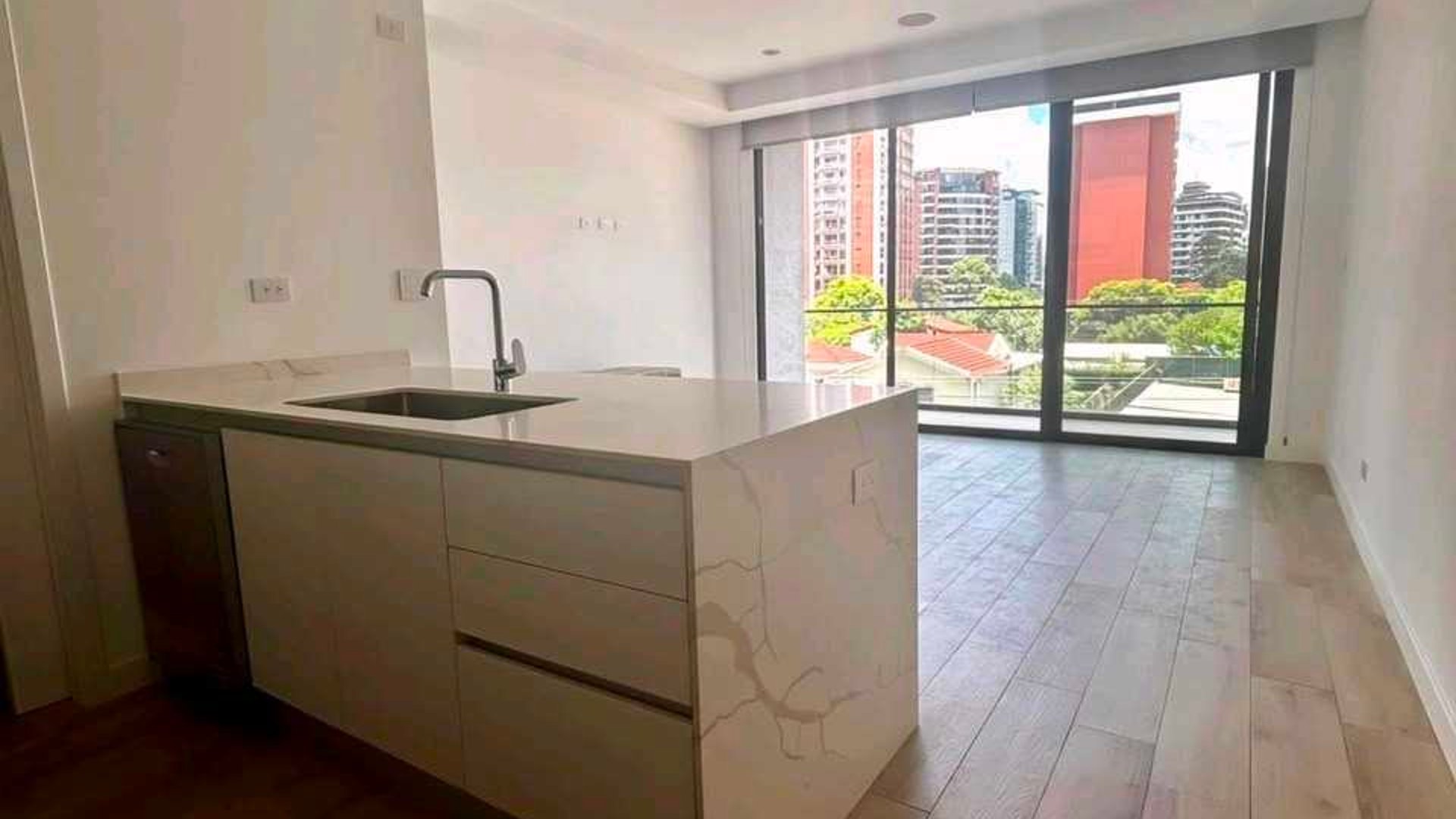APARTAMENTO EN ALQUILER ???? Edificio Ferre Diez, Zona 10 - Miniatura 3