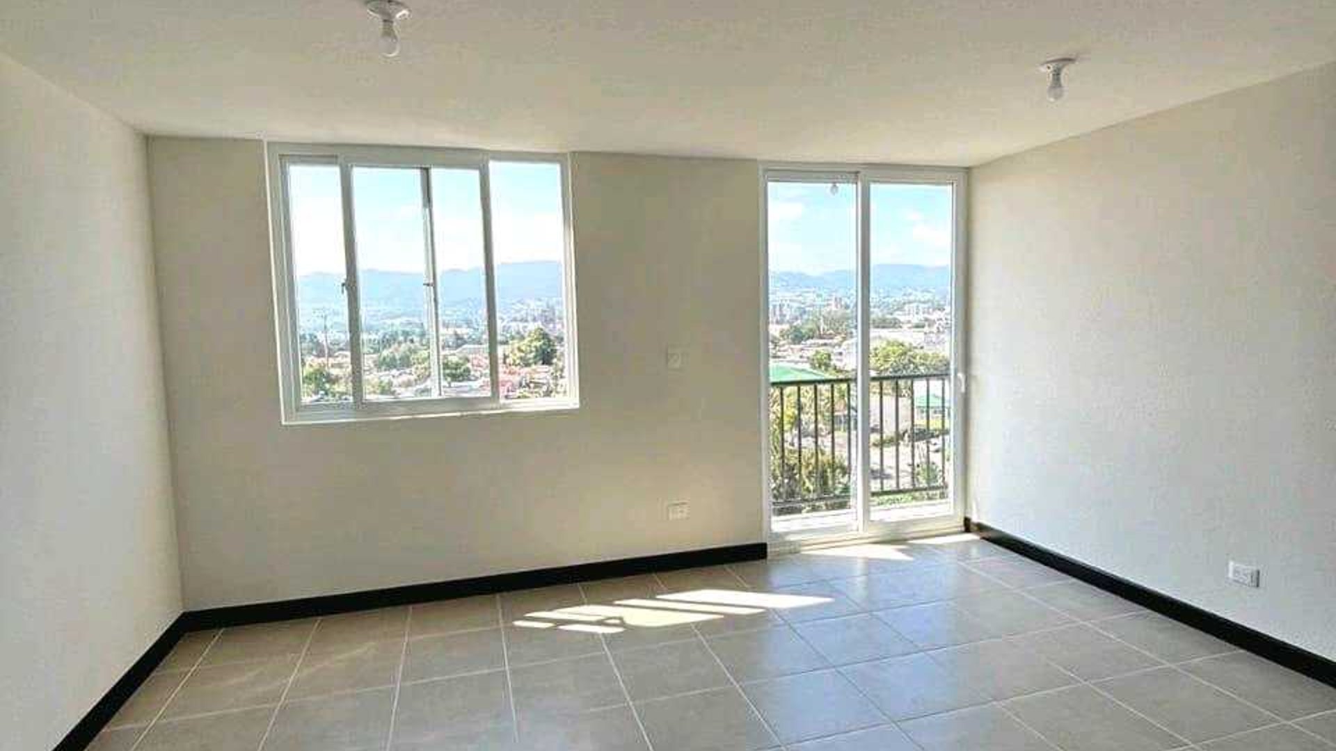 APARTAMENTO EN VENTA / ALQUILER ???? Edificio Esenta, Zona 12 - Miniatura 3