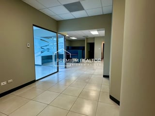 Oficina en renta, en Zone 10 - 4