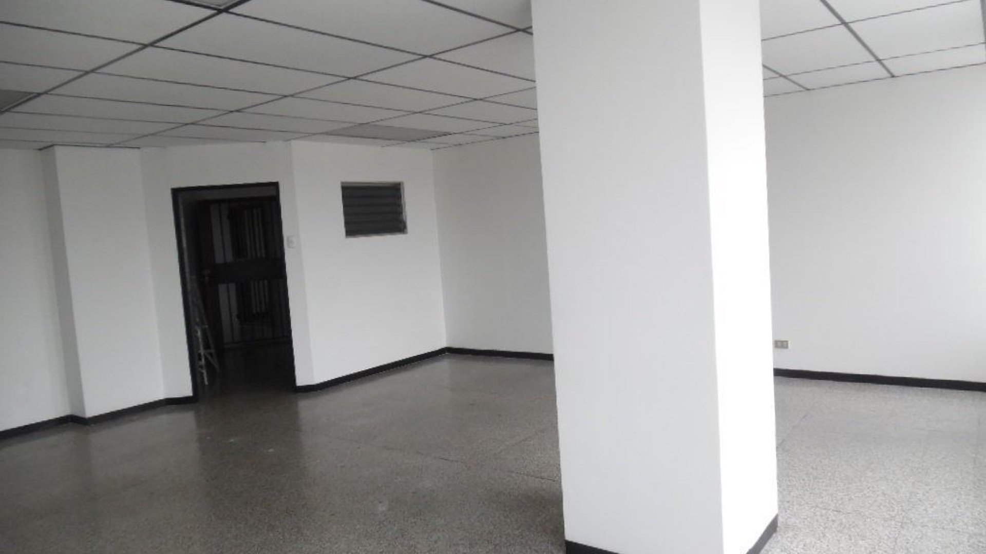 OFICINA EN RENTA EN ZONA 13 - Miniatura 4