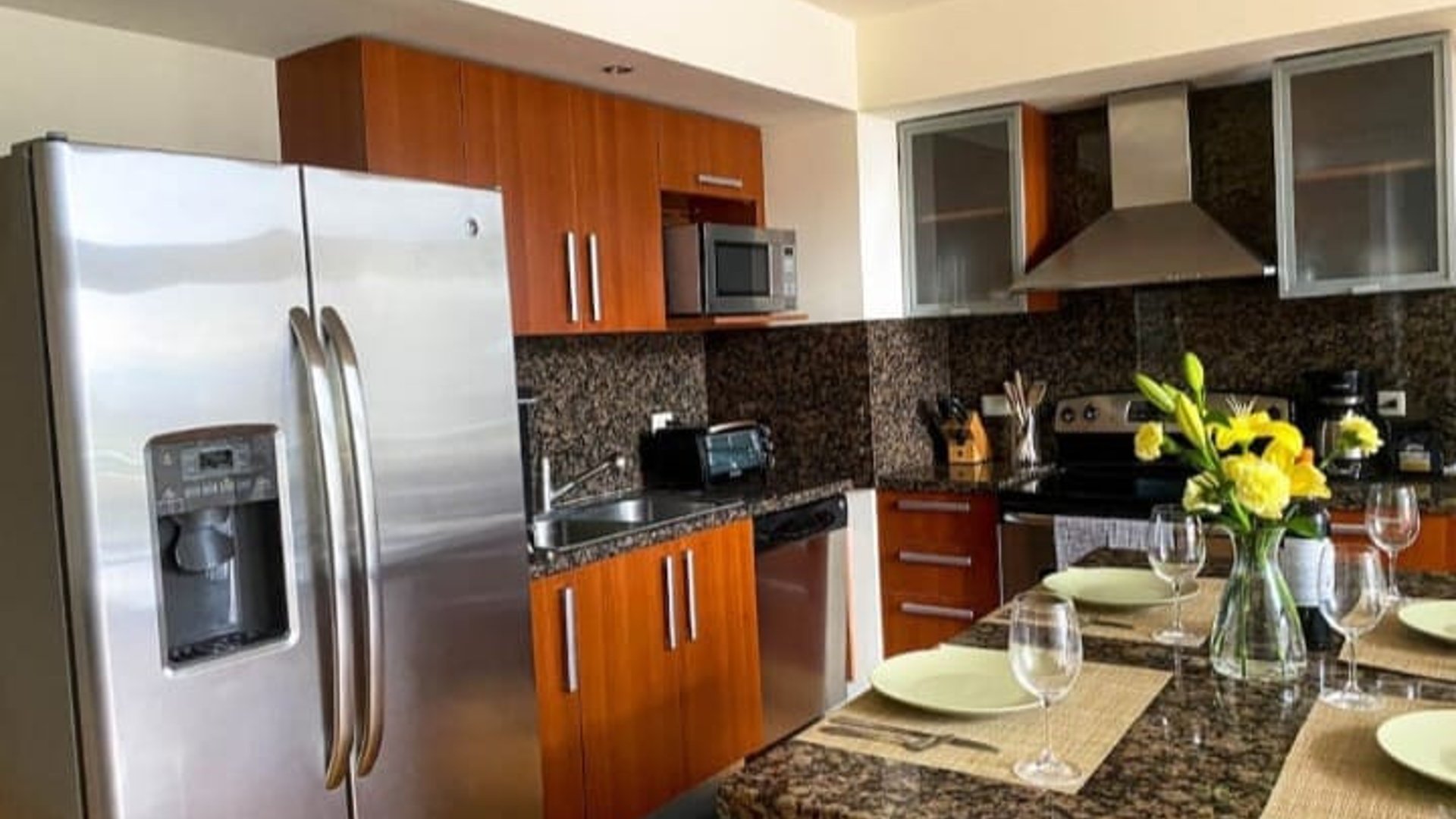 Apartamento en renta amueblado en zona 10