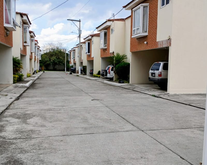 Casa en venta en Condominio Residencial Zona 7 Mixco