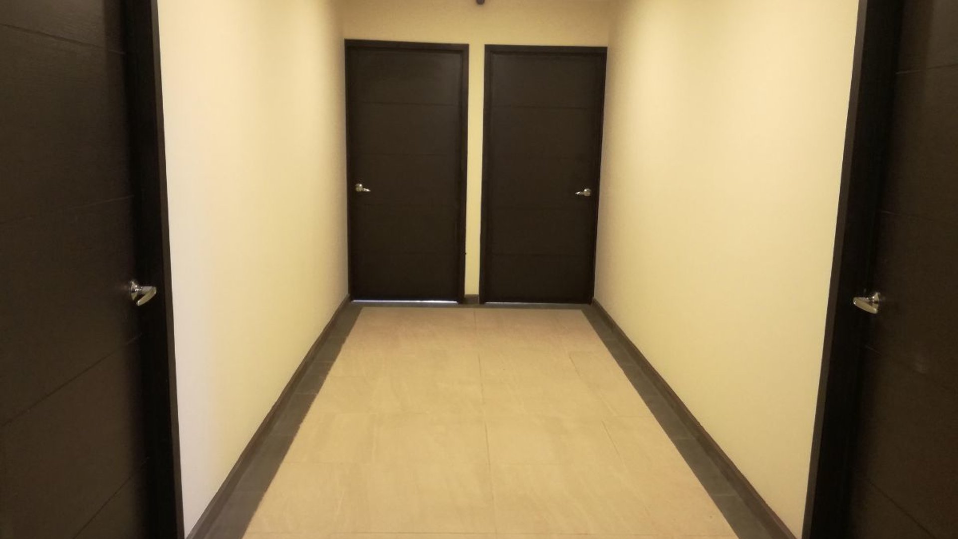 Rento oficina de 96.48mt2 CES, $1,050 incluye mantenimiento - Miniatura 2