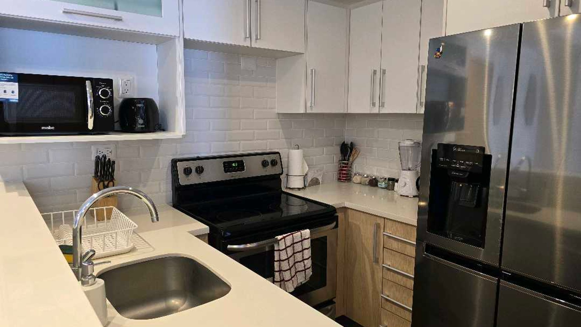 APARTAMENTO AMUEBLADO EN ALQUILER EN ZONA 10 - - Miniatura 9