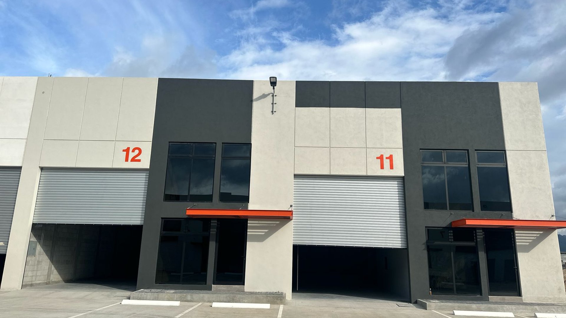 ALQUILER DE OFIBODEGA PARA ESTRENAR - EMPRESARIAL CHIMALTENANGO