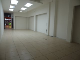 En renta o venta local en Zona 10 la Pradera Guatemala - 4