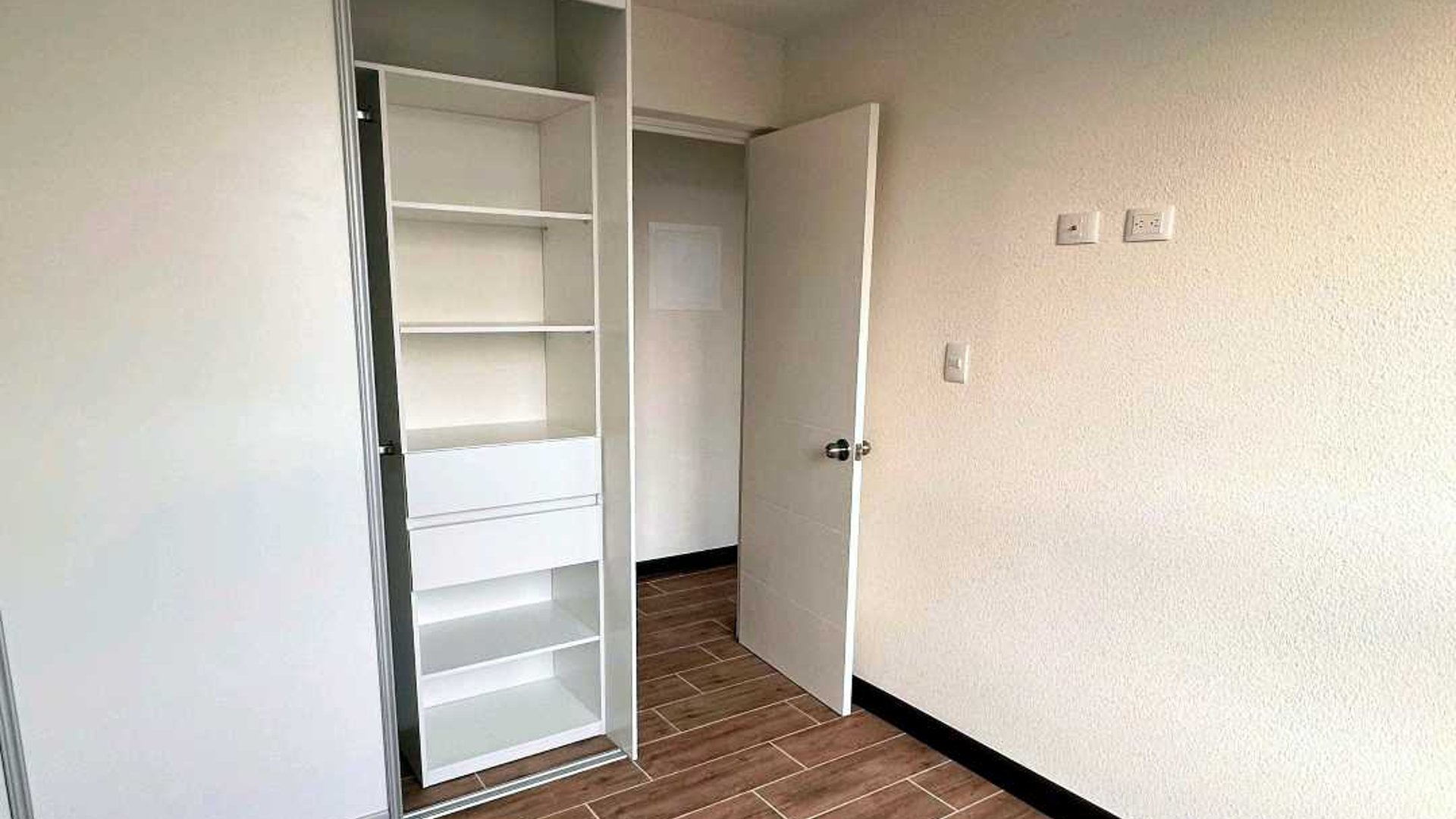 APARTAMENTO EN ALQUILER????Edificio ALAIA, Zona 5 Villa Nueva - Miniatura 5