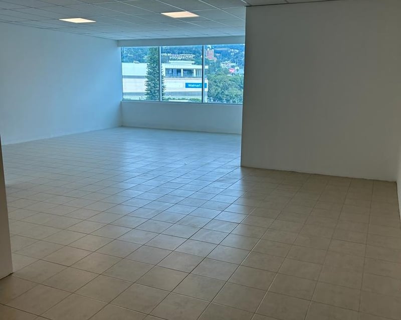 Alquilo Oficina en zona Pradera zona 10