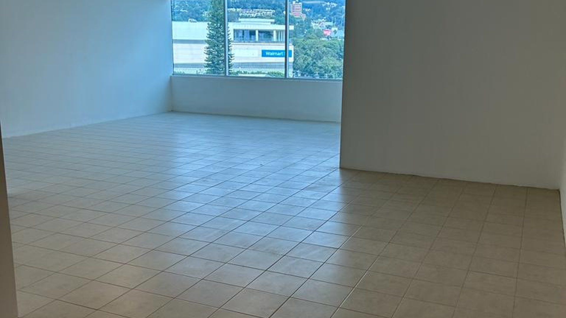 Alquilo Oficina en zona Pradera zona 10