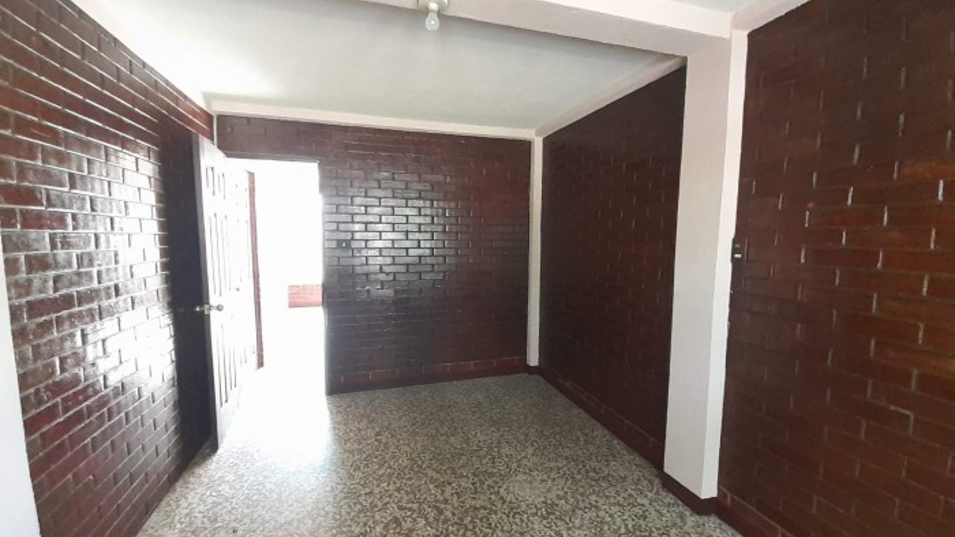 Propiedad en Venta con Apartamentos en Calzada San Juan - Miniatura 2