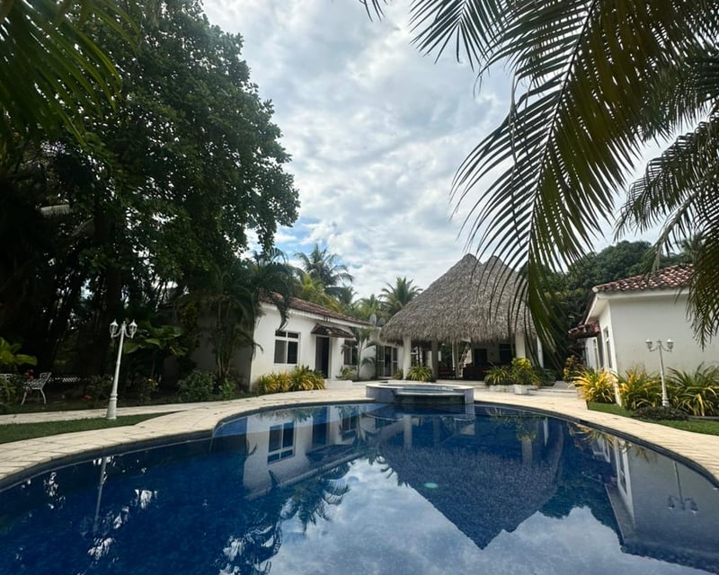 LAS OLAS SUR CASA EN RENTA