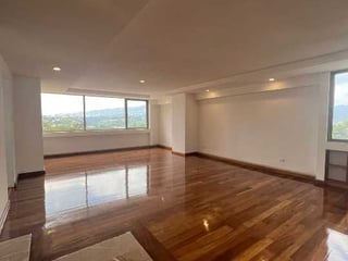 Vendo Lindo y Amplio Penthouse Edificio Antiguo zona 14 - 2