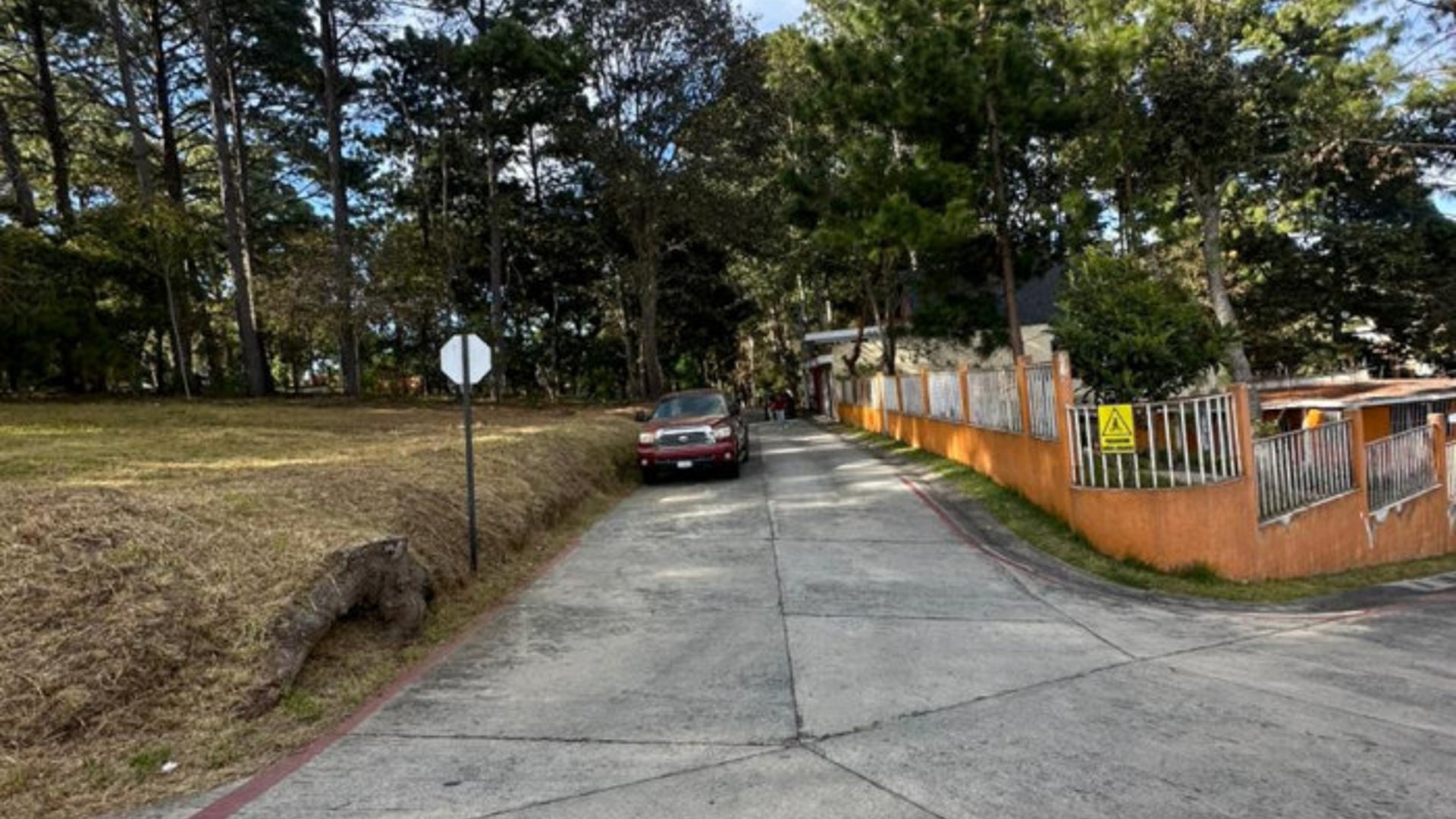 VENTA DE TERRENO EN AREA RESIDENCIAL SAN LUCAS/SANTIAGO - Miniatura 2