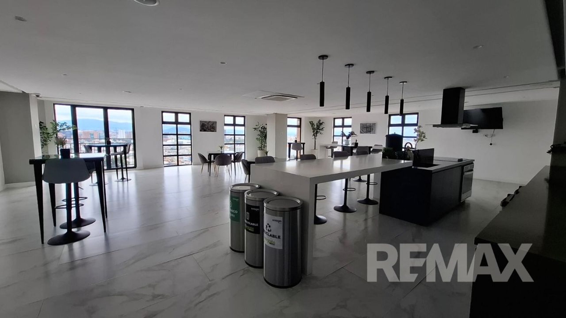 APARTAMENTO EN VENTA  EDIFIICIO CENTRICO ZONA 5 - Miniatura 3