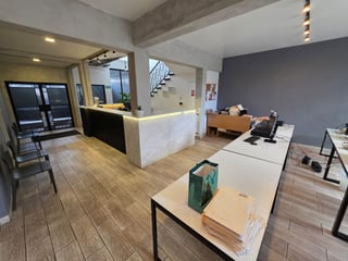 Casa en renta y/o venta ideal para oficinas en zona 10 Ref-5424 - 2