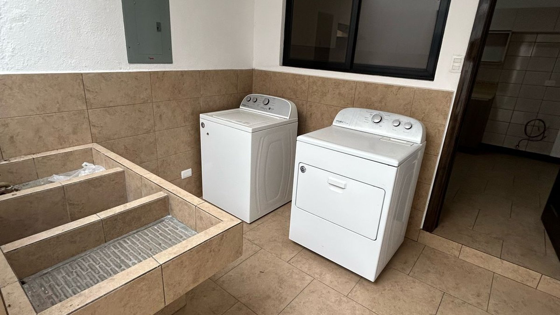 Alquiler de casa en zona 15 VH1 para oficinas ideal - Miniatura 23