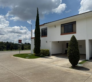 📍 CASA EN VENTA – 4 HAB + JARDÍN | PORTAL SAN ISIDRO II | ZONA 16