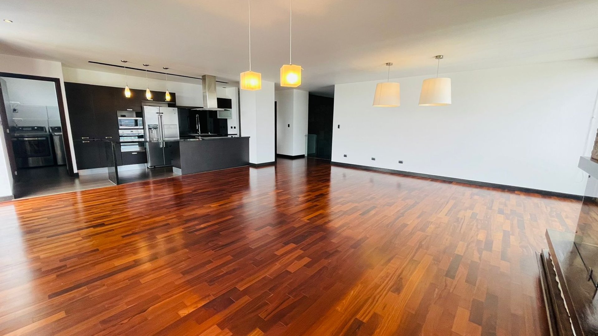VENTA DE HERMOSO PENTHOUSE - MIDORI, ZONA 15