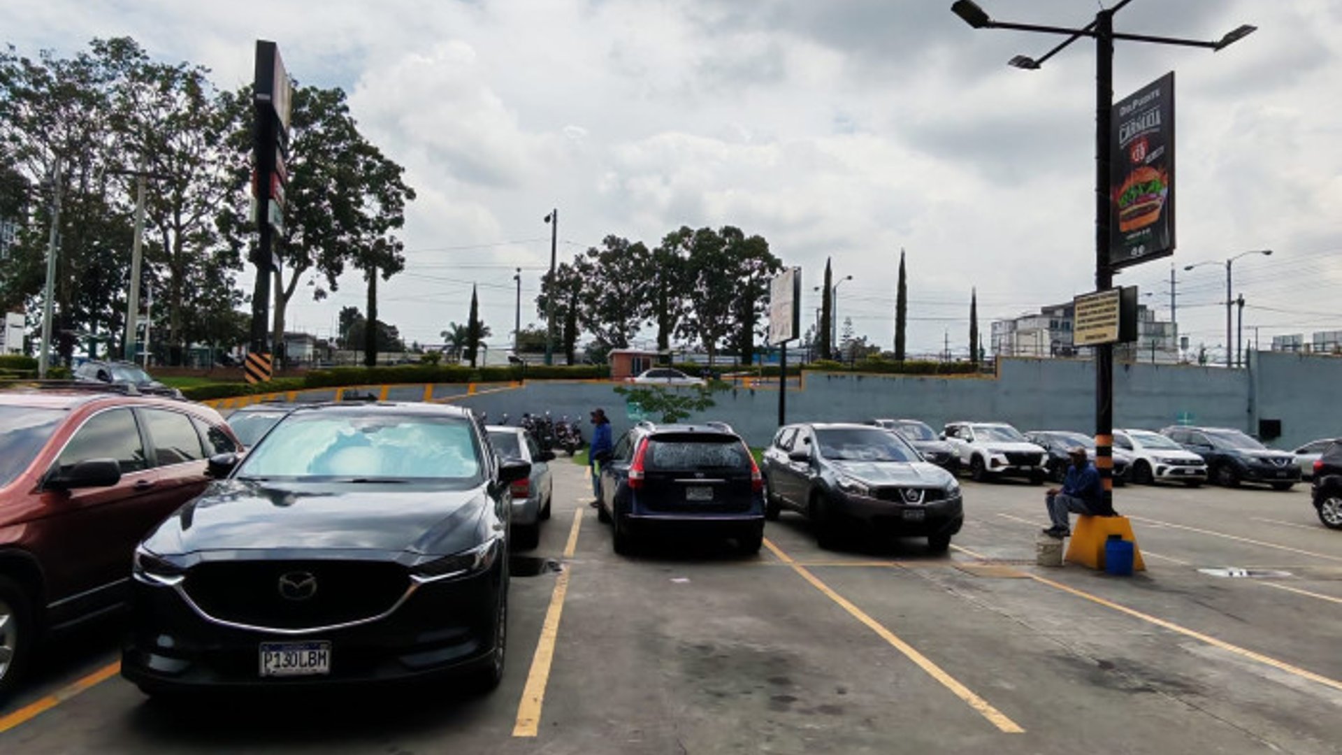 Rento Oficina Comercial en plaza Canadá zona 12 - Miniatura 21