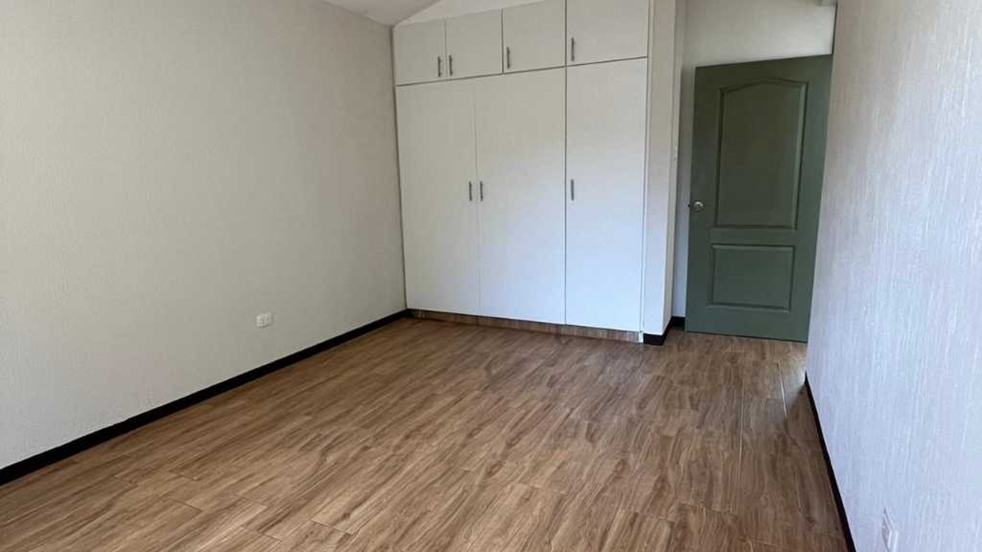 CASA EN RENTA – CONDOMINIO SAN SEBASTIÁN, AVENIDA HINCAPIÉ, ZONA 13 - Miniatura 10