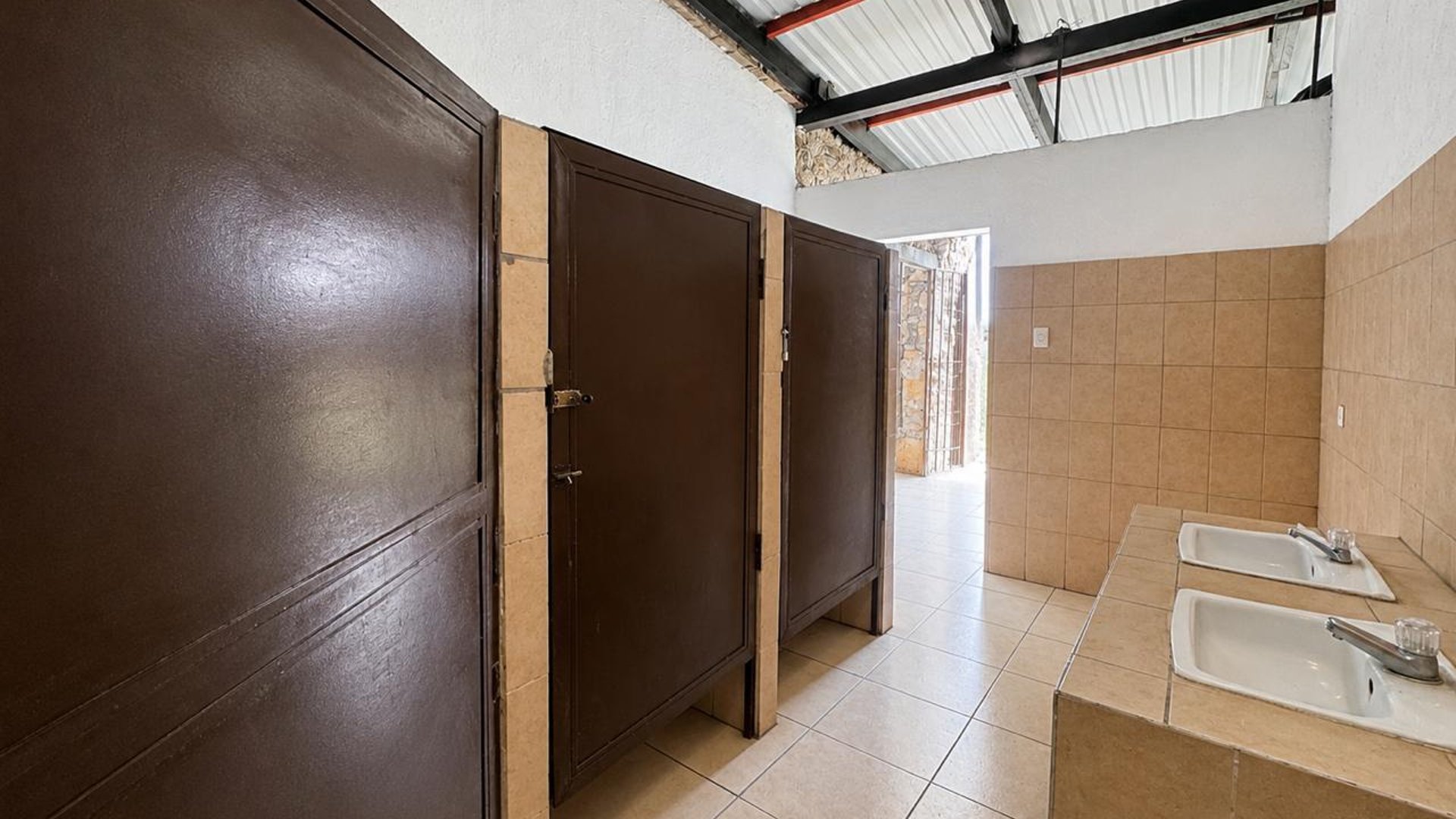 RENTO LOCAL COMERCIAL DE ESQUINA EN ZONA 1 DE ESCUINTLA - Miniatura 11