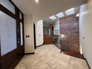 Venta de hermosa casa en Condominio – Colonia El Prado, Zona 10 - Image 3