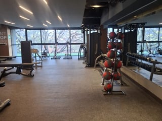 Apartamento en renta Essenza zona 13 - Image 9