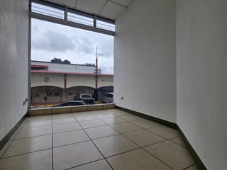 Local Comercial en RENTA Avenida Las Américas Z.13 - 2