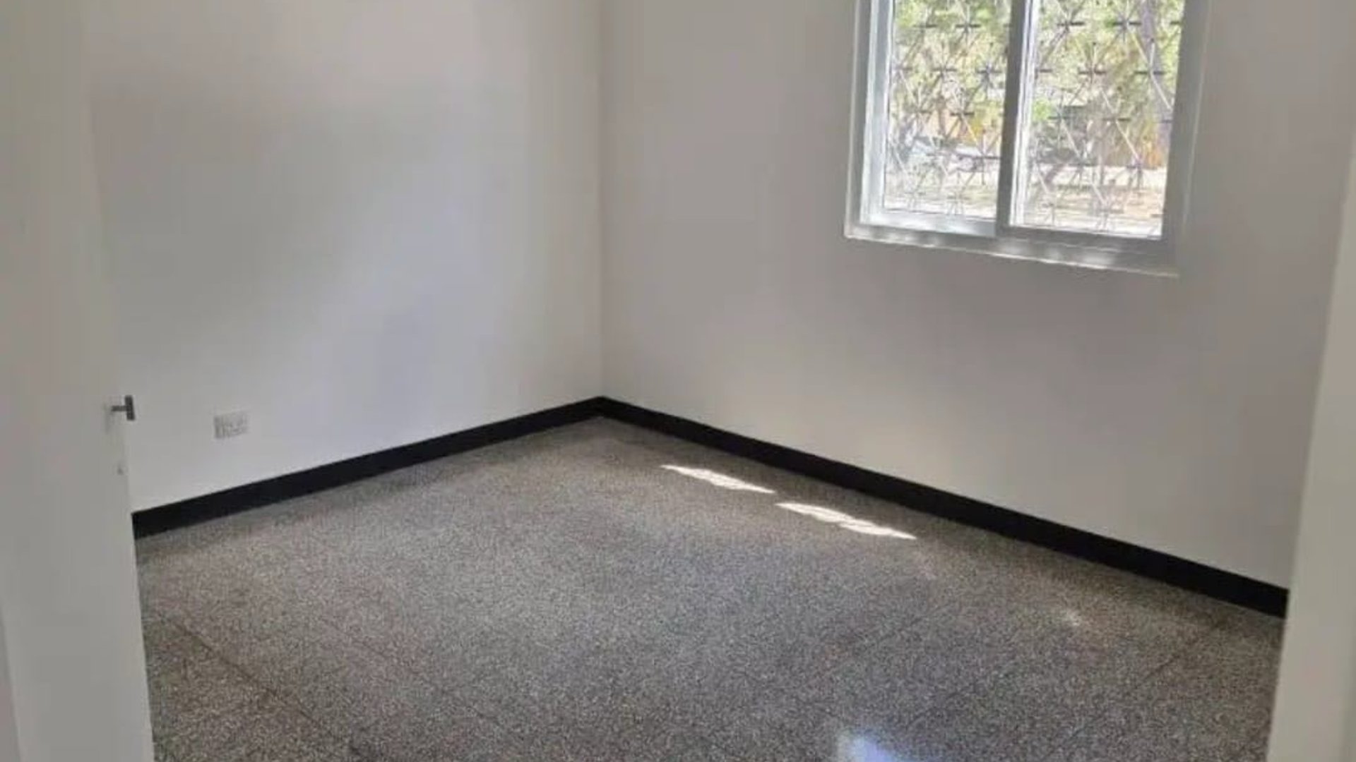 Vendo casa en Colonia Lourdes zona 16 - Miniatura 5