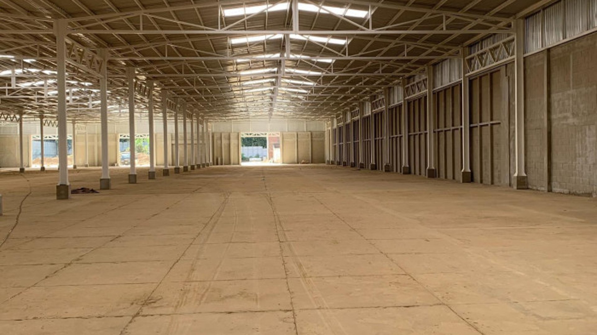 En renta ofi-bodega Santa Lucía Milpas Altas