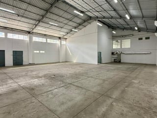 Bodega en Alquiler - Calz. Atanasio Tzul, zona 8. - 5