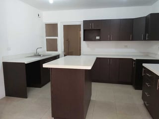 CASAS EN VENTA EN SANTA CATARINA, ACCESO POR ZONA 10. - 2