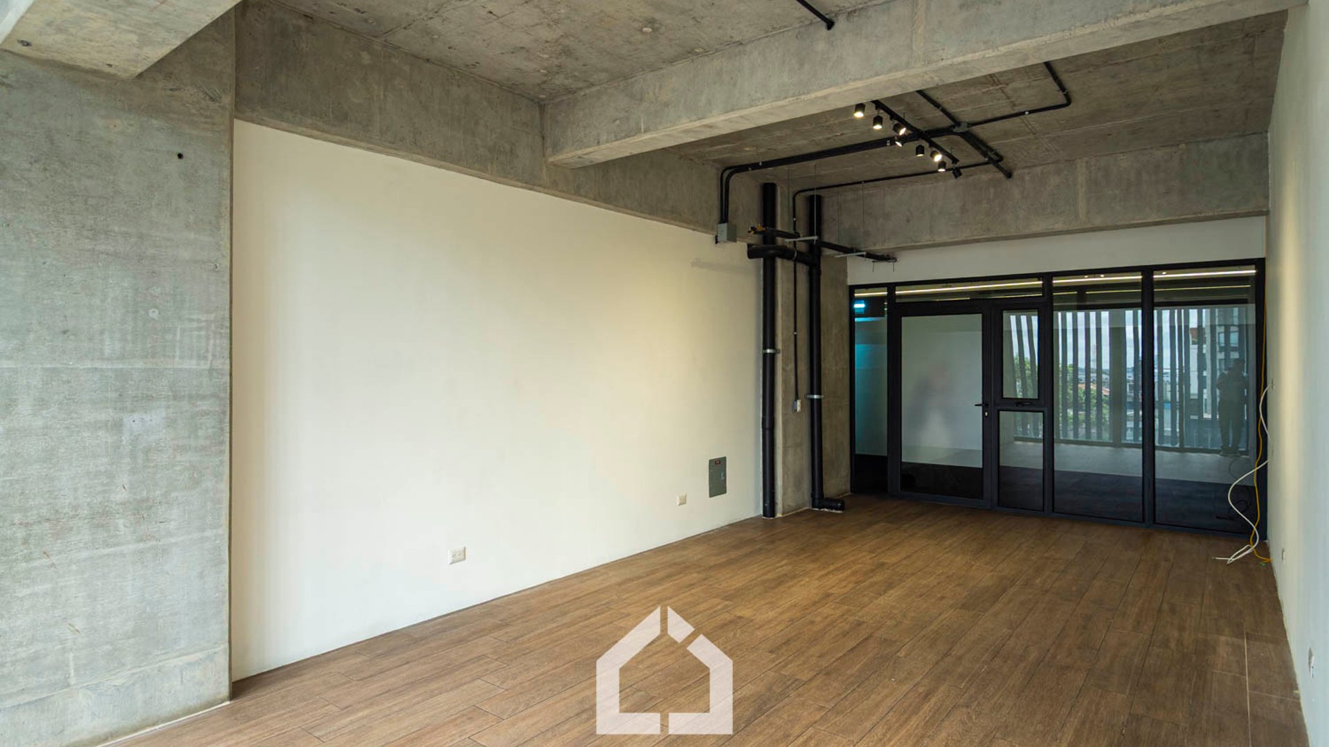 En renta y venta oficina para estrenar en Granat zona 4 - Miniatura 6