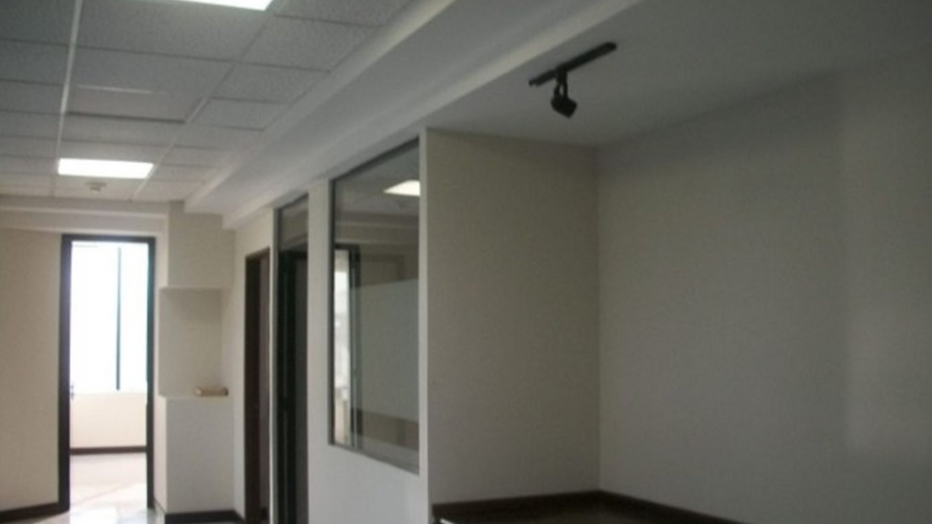 Venta de oficina en Europlaza zona 14 Ref-5643 - Miniatura 6