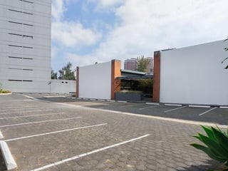 Local comercial en renta, en Zona 15 - 4