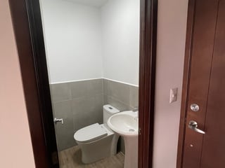 Apartamento en renta en zona 10 / Casalini Diagonal 6 - Image 4